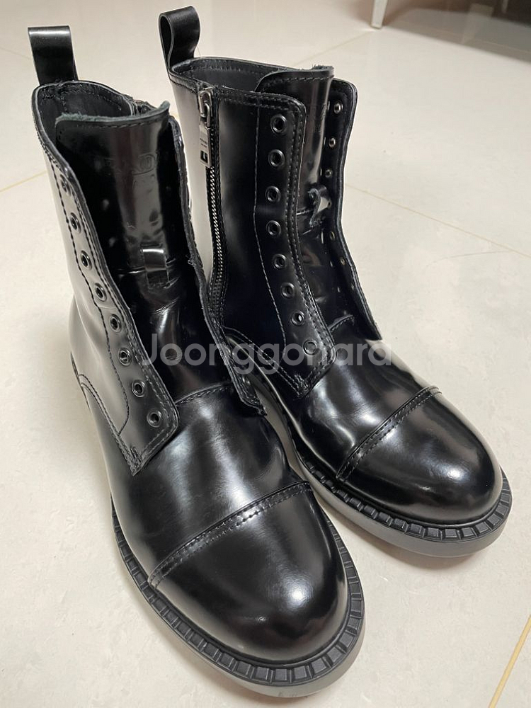 프라다 남녀공용 브러시드 레더 레이스업 부츠 지퍼부츠--4