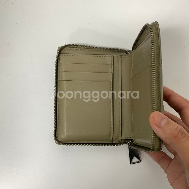 보테가베네타 인트레치아토 집 어라운드 반지갑--1