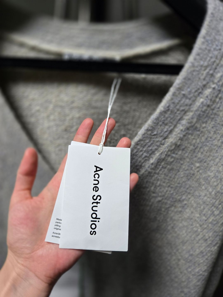 아크네 그레이 가디건 새상품 이미지