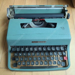 올리베티 레테라 32 영문 타자기 olivetti