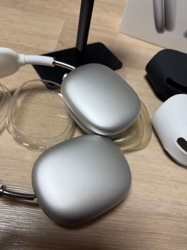 에어팟 맥스 (라이트닝 단자 버전)--2