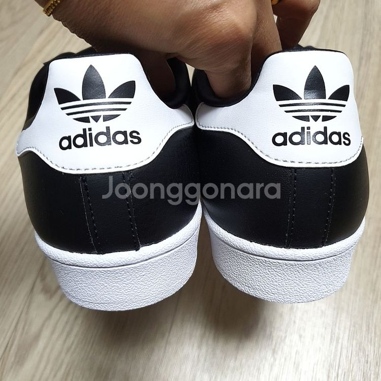 아디다스 슈퍼스타 메탈토 골드 블랙--3