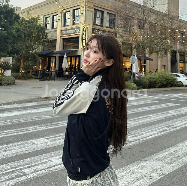 홍지윤 아디다스 트랙탑 져지--3
