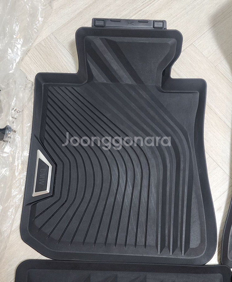 BMW i4(G26) 정품 고무매트--4