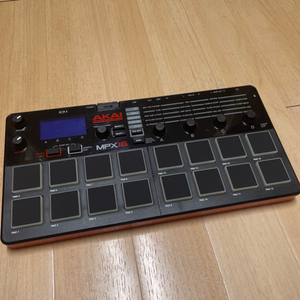 AKAI MPX16 미디 샘플러