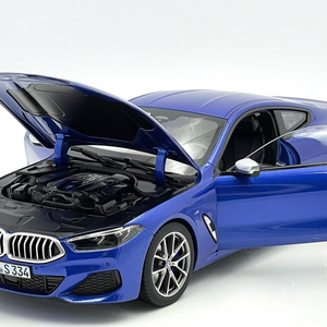 BMW 850i 1:18 미개봉품