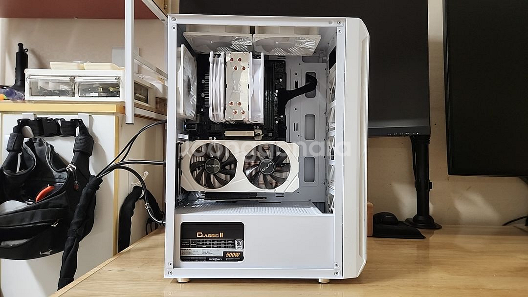 [안성] 화이트 RTX2060 본체와 32인치 144--2