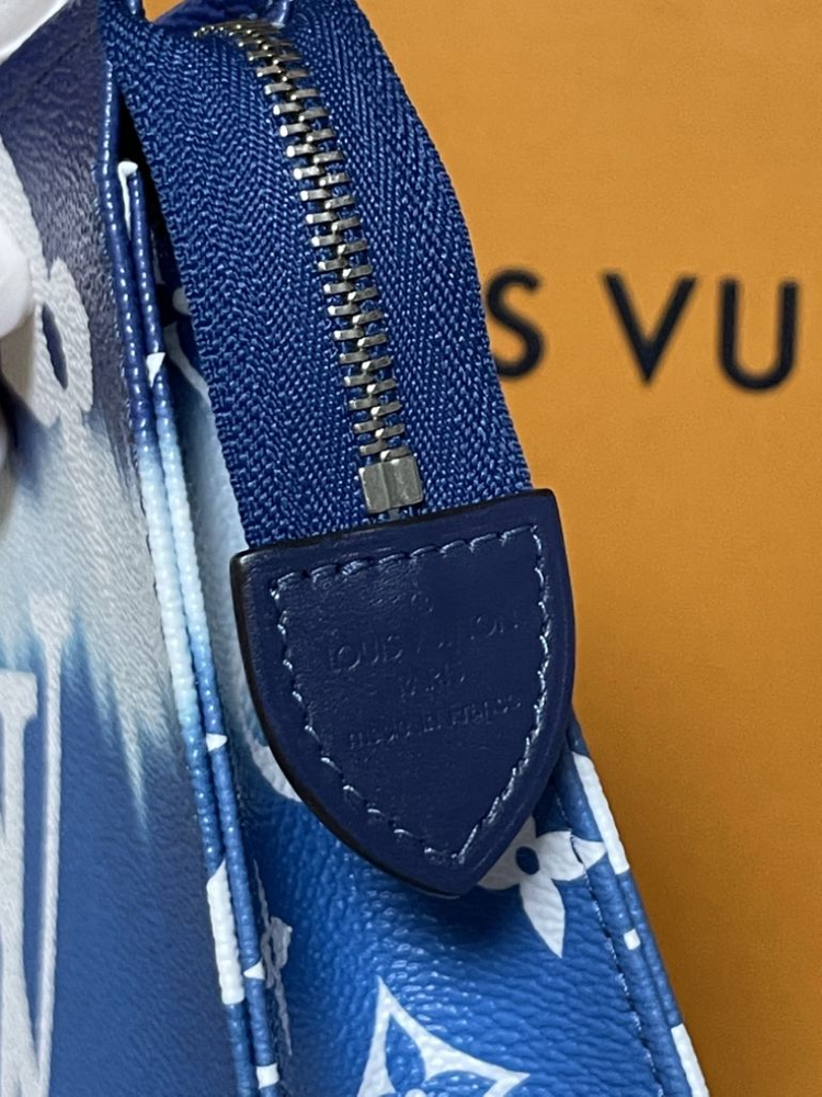 한정판 루이비통 에스칼 포쉐트 토일렛26 블루--2
