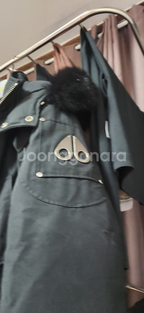 무스너클 봄버 패딩--2