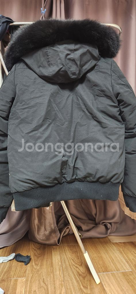 무스너클 봄버 패딩--1