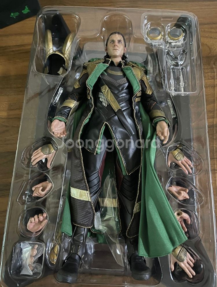 2012 어벤져스 AOU 로키 핫토이 피규어 판매합니다--3