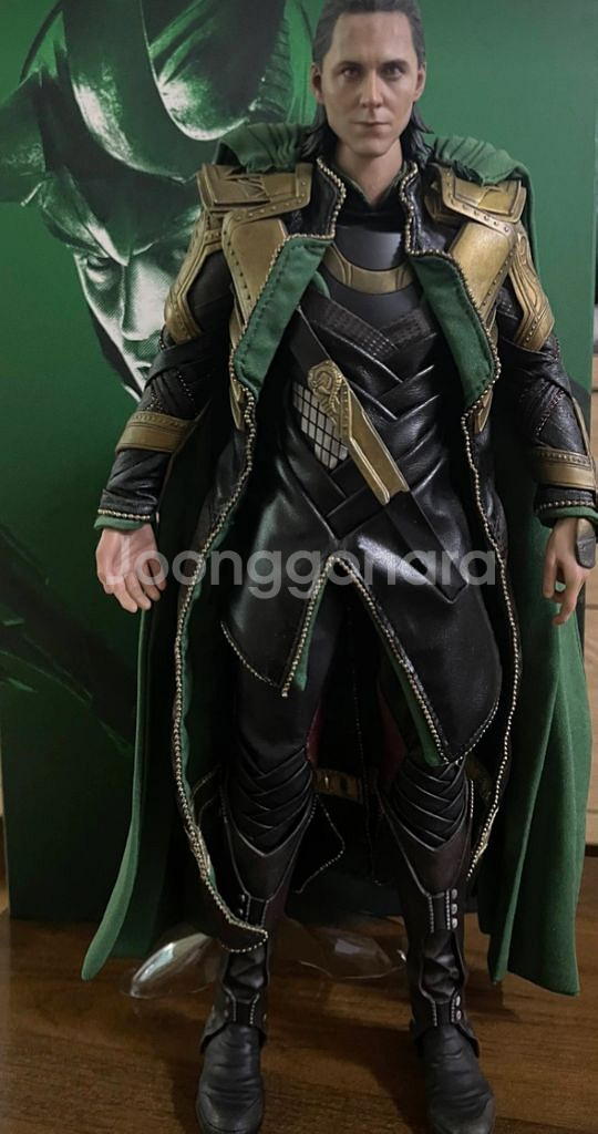 2012 어벤져스 AOU 로키 핫토이 피규어 판매합니다--7