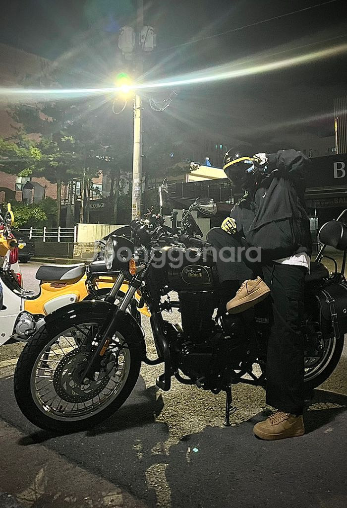 베넬리 임페리알레 400--9