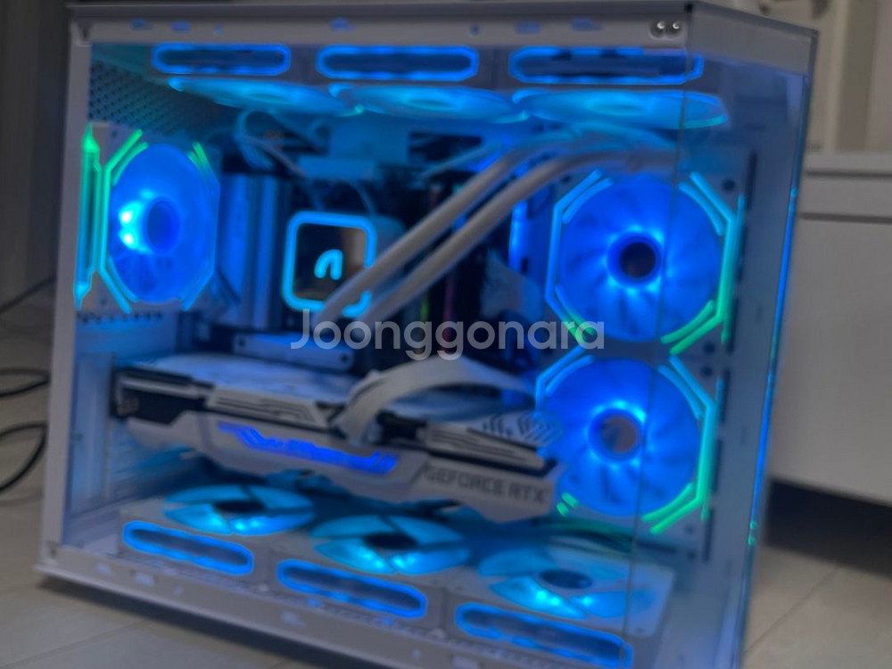 화이트초고사양 7800x3d 컴퓨터Qhd게이밍--4