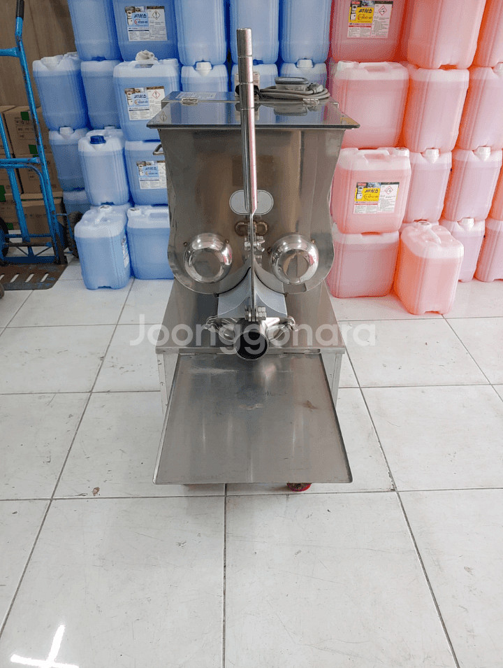 15Kg 2단 반죽기계 200만원 보고가세요--1