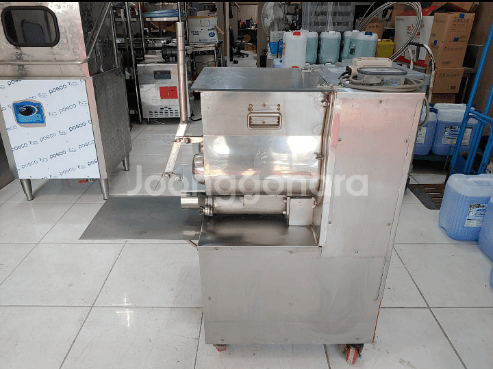 15Kg 2단 반죽기계 200만원 보고가세요--2