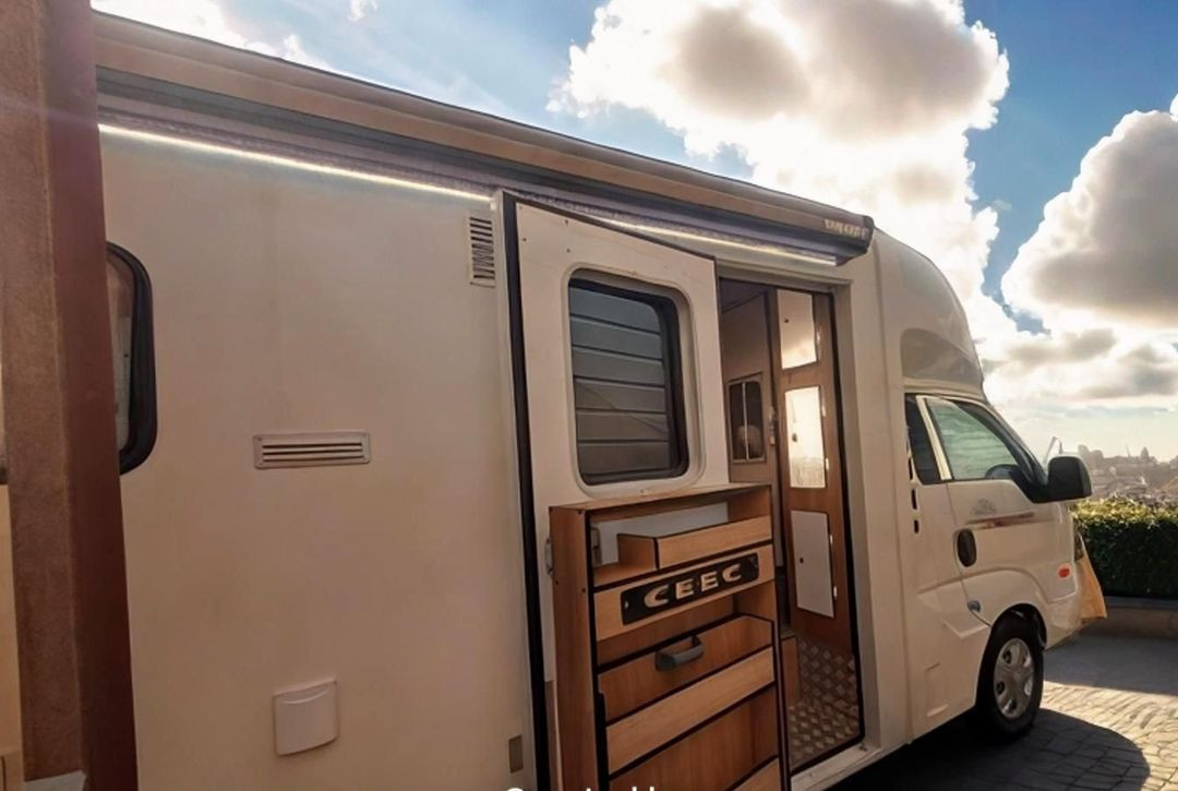 씨티밴. 워크스루밴 캠핑카 이미지