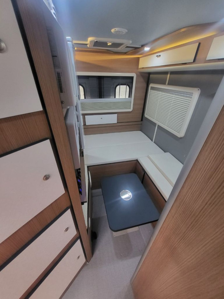 씨티밴. 워크스루밴 캠핑카 이미지