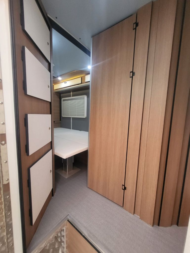 씨티밴. 워크스루밴 캠핑카 이미지