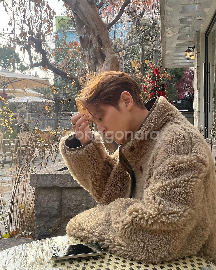 르메르 23 F/w 리버서블 시어링 레더 자켓(무스탕)--1