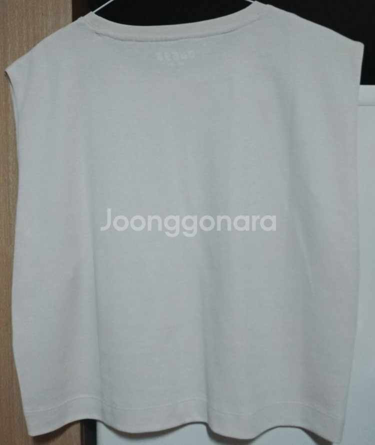 GUESS 애슬레저 밴딩 나시티 / 새상품--3