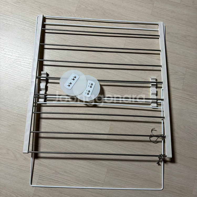 창문 부착형 접이식 건조대--2