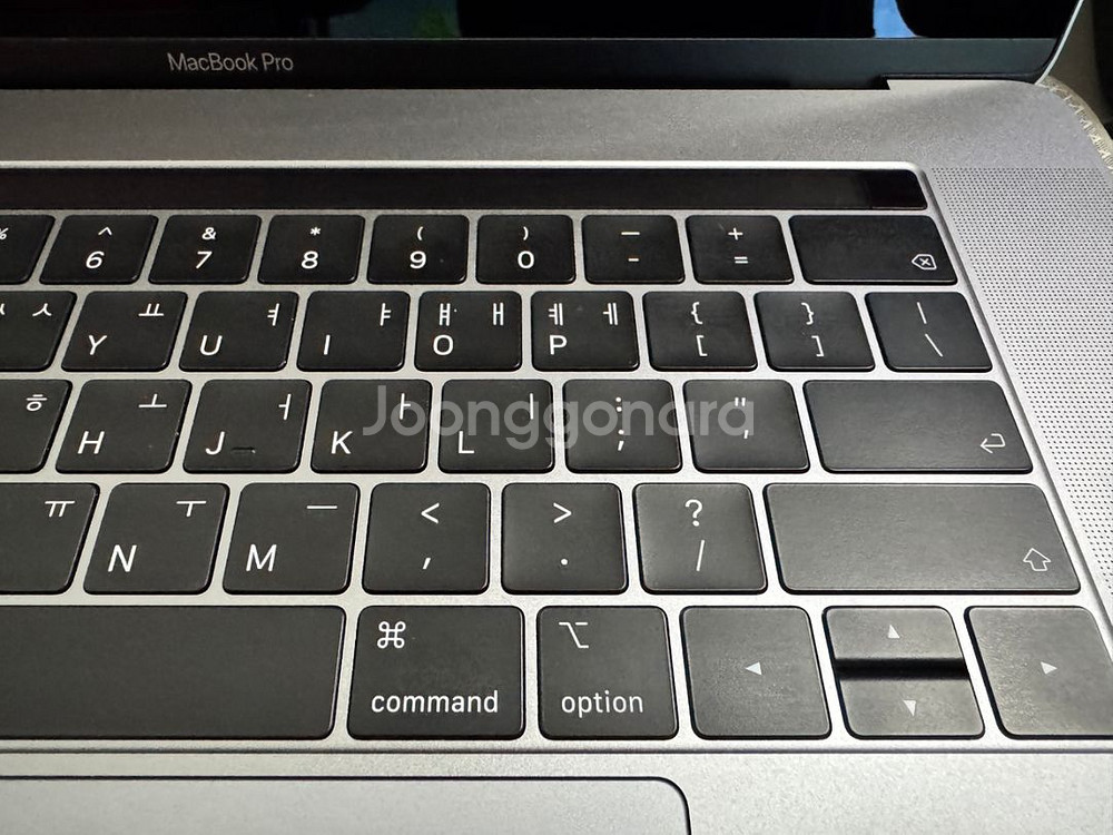 맥북프로 15인치 터치바 i9 32gb ssd512--2