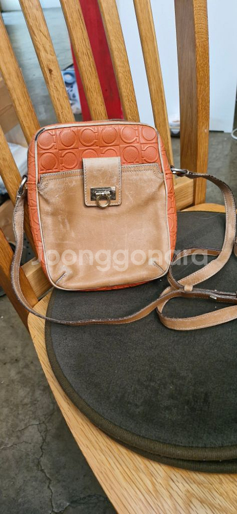 페라가모 여성용가방 가로15cm세로20cm--5