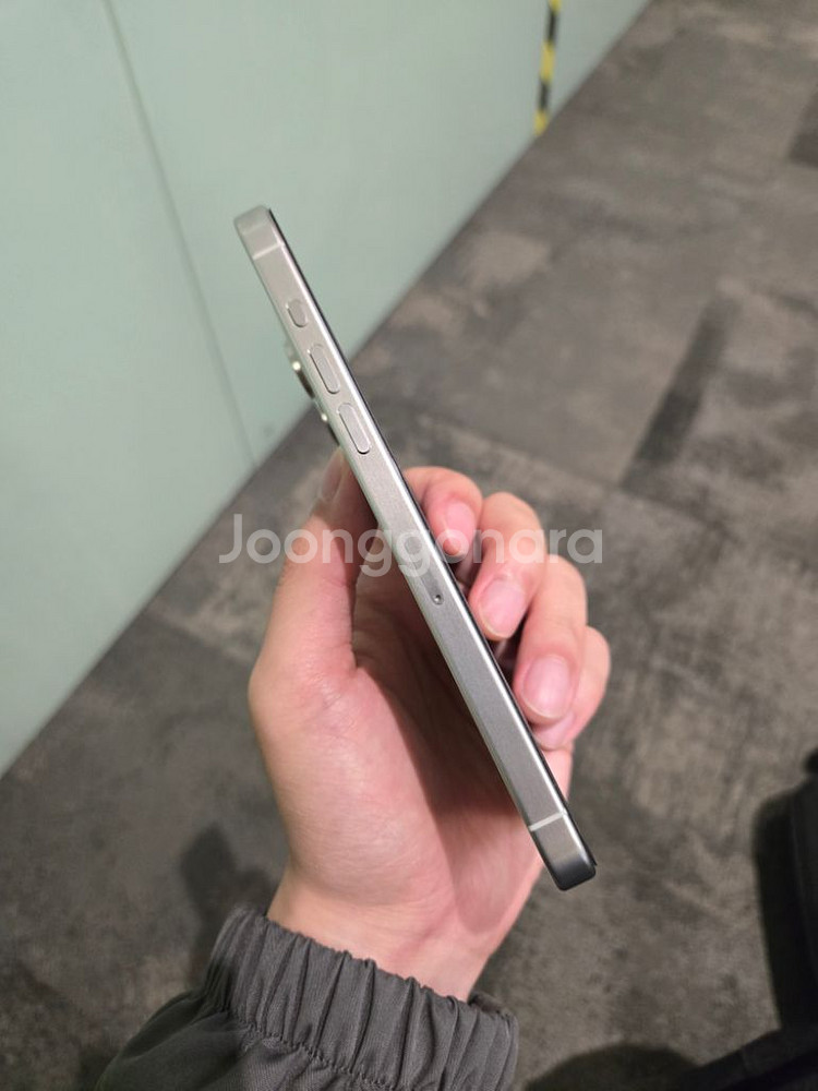 아이폰 15 pro max 1tb 화이트 판매합니다--4