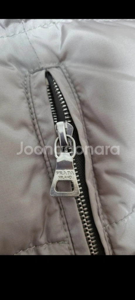 정품 프라다 은회색 숏패딩 이태리 40사이즈 prada--3