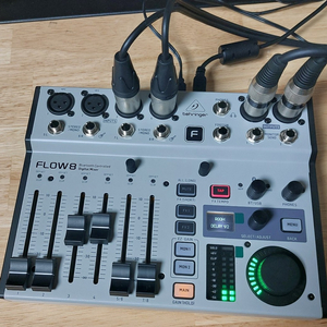 Behringer FLOW 8