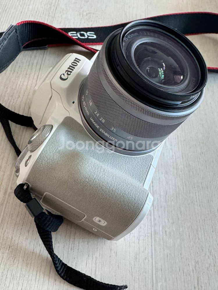 캐논 eos-m50 렌즈 두개포함 (15-45mm,22--1