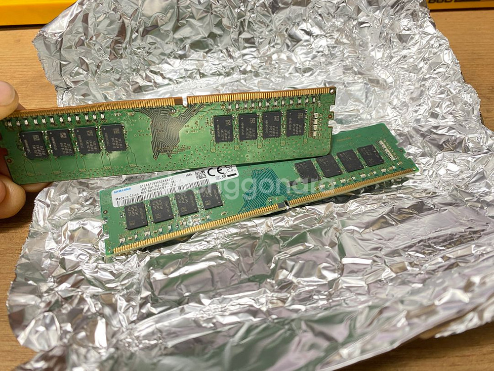 ddr4 32g (16g x2) pc2666 팝니다.--2