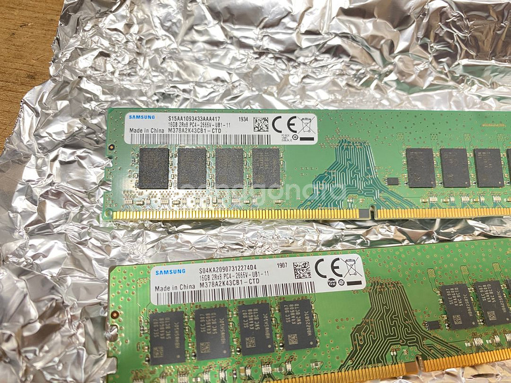 ddr4 32g (16g x2) pc2666 팝니다.--1