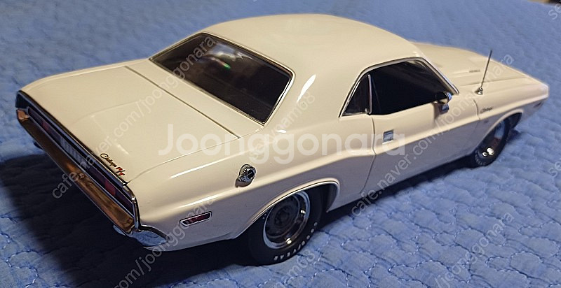 그린라이트 하이웨이61 닷지 챌린저 1970(화이트) 보닛오픈시 양사이드경첩스타일. 택배비 포함.--2