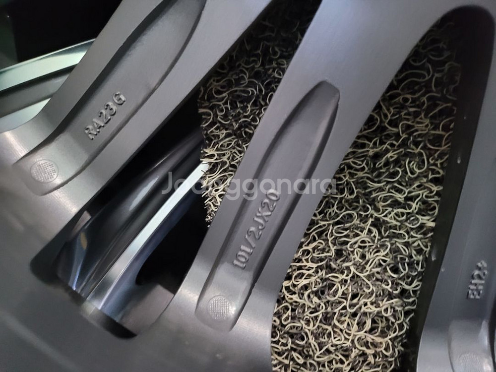 bmw750 st 휠 20인치 4본 판매합니다.--5