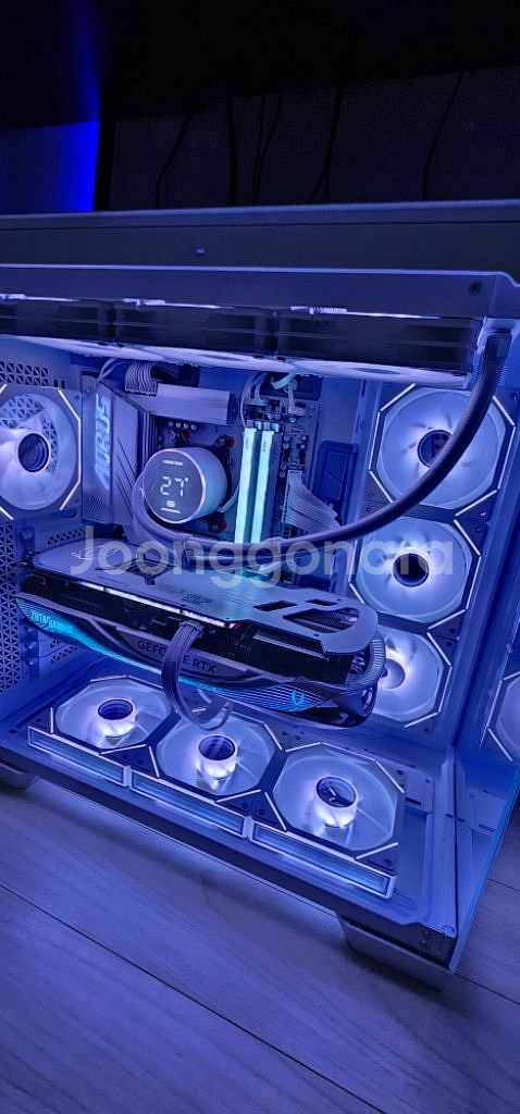 라이젠9 7950X3D X670 64G 4090 화이트--1