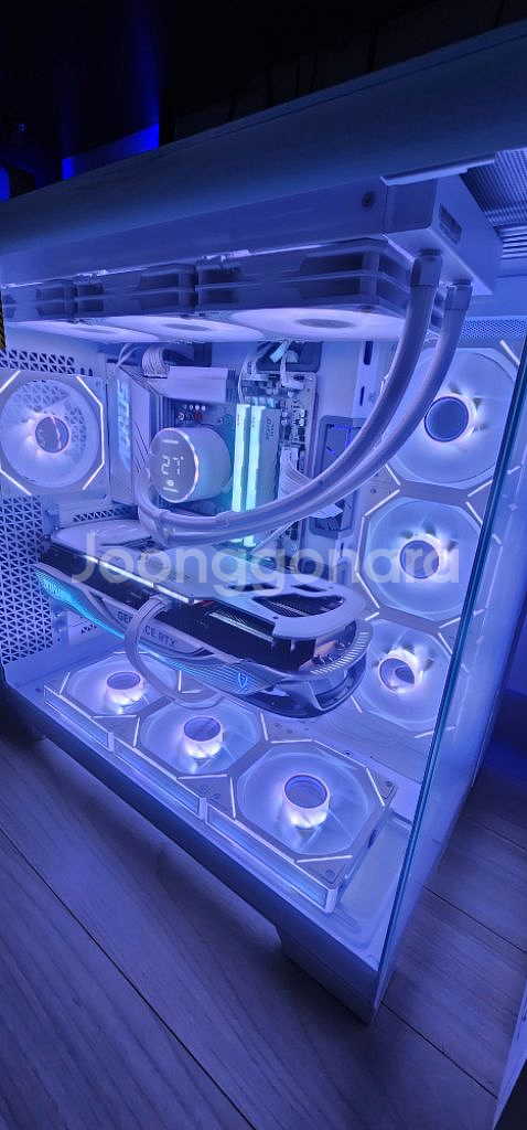라이젠9 7950X3D X670 64G 4090 화이트--2
