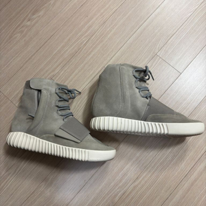 Yeezy 750팝니다