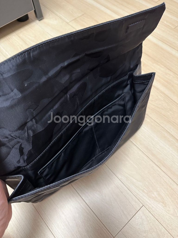 발렌티노 카모 클러치--7