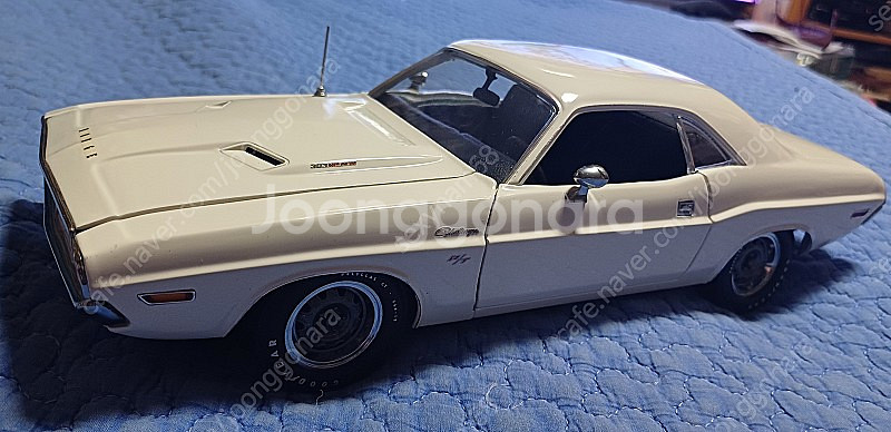 그린라이트 하이웨이61 닷지 챌린저 1970(화이트) 보닛오픈시 양사이드경첩스타일. 택배비 포함.--1