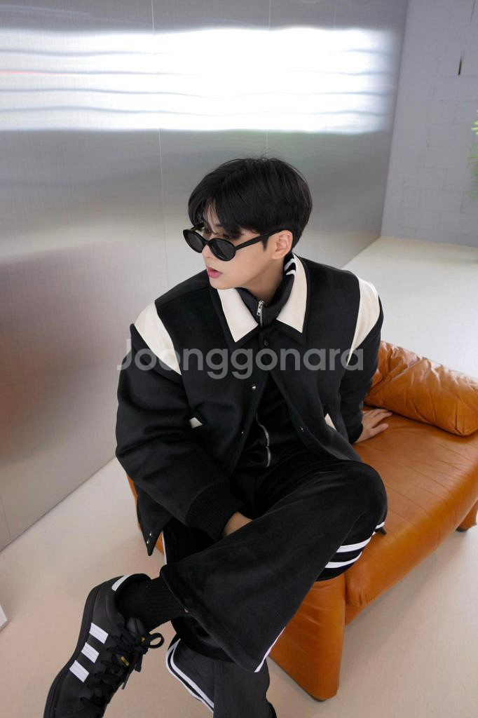 휴즈네스트 LOAFER 로퍼 마렌 울 바시티 자켓 점퍼--2