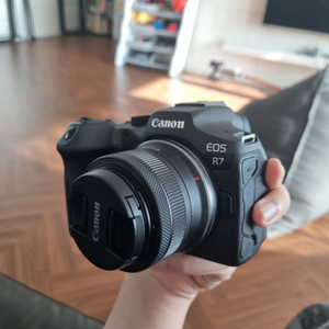 EOS R7 바디