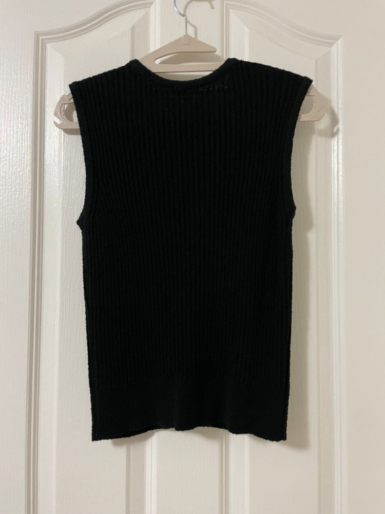 블랙 브이넥 니트 베스트 이미지