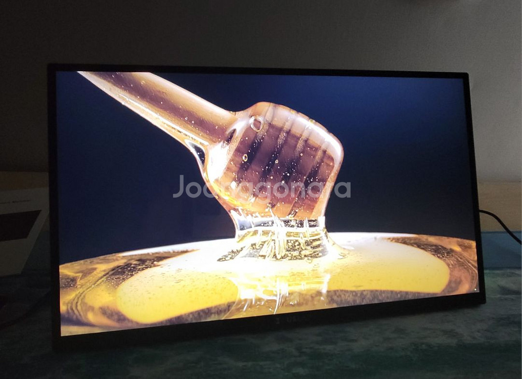 제우스랩 18.5인치 휴대용 모니터 터치스크린--1