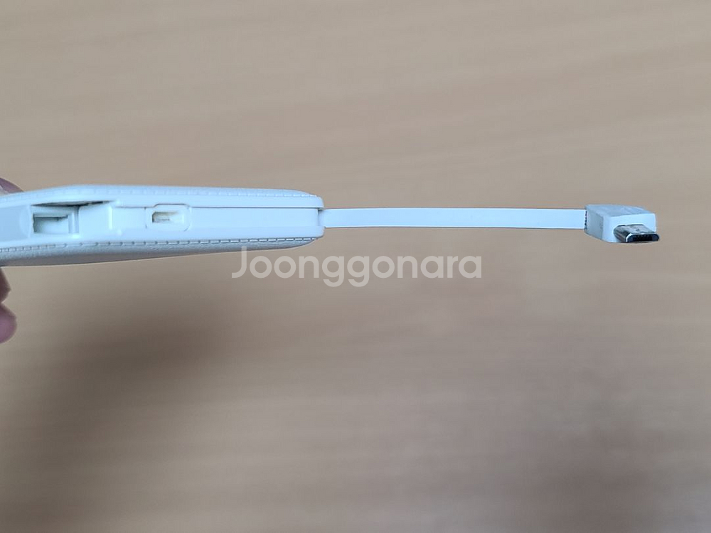보조배터리 5핀 5000mah 팝니다.--1