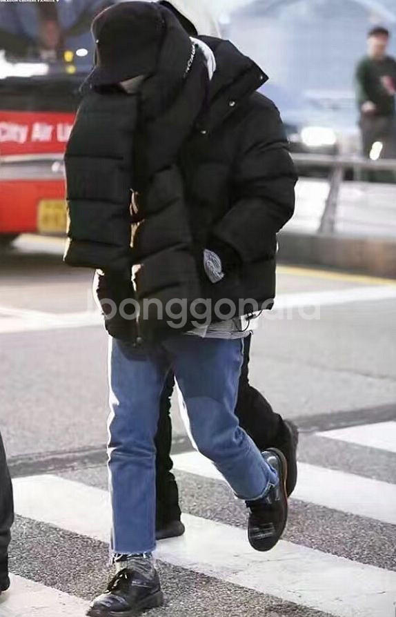 GD패딩 발렌시아가 스윙 푸퍼 패딩 og--1