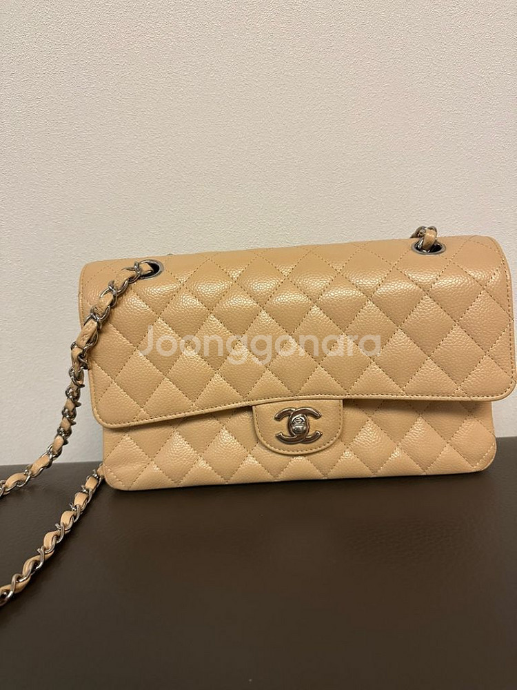 샤넬 클래식 미디움 베이지 캐비어 은장--1