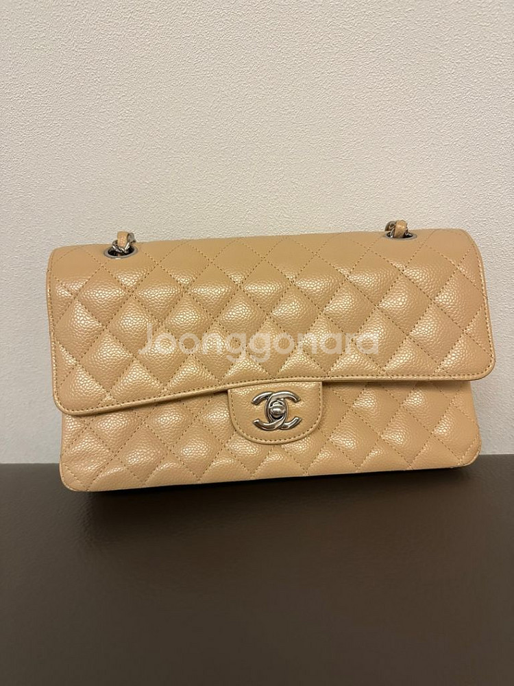 샤넬 클래식 미디움 베이지 캐비어 은장--4