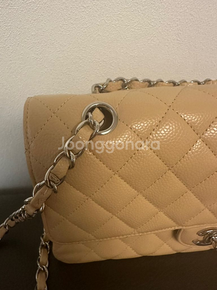 샤넬 클래식 미디움 베이지 캐비어 은장--2